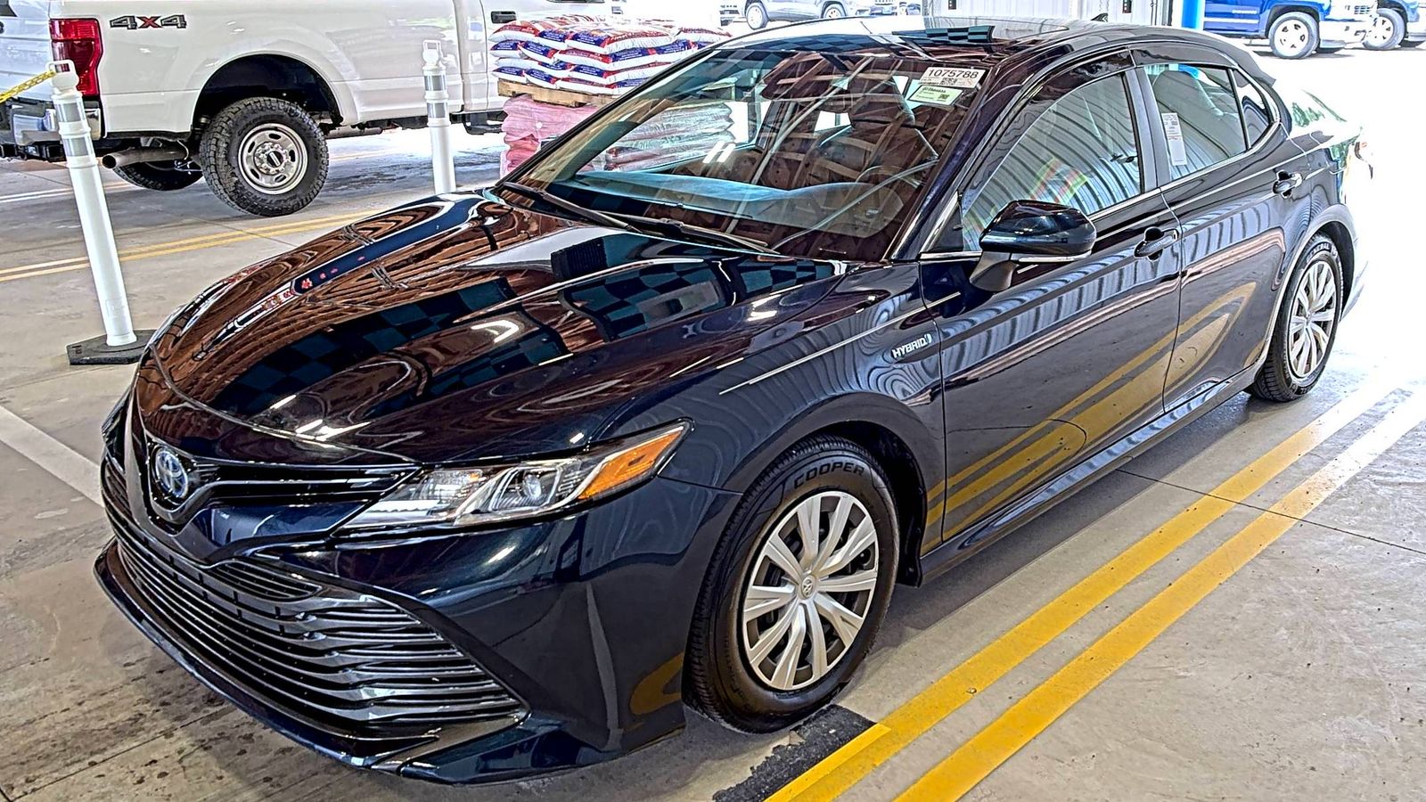 2019 Toyota Camry Hybrid LE FWD