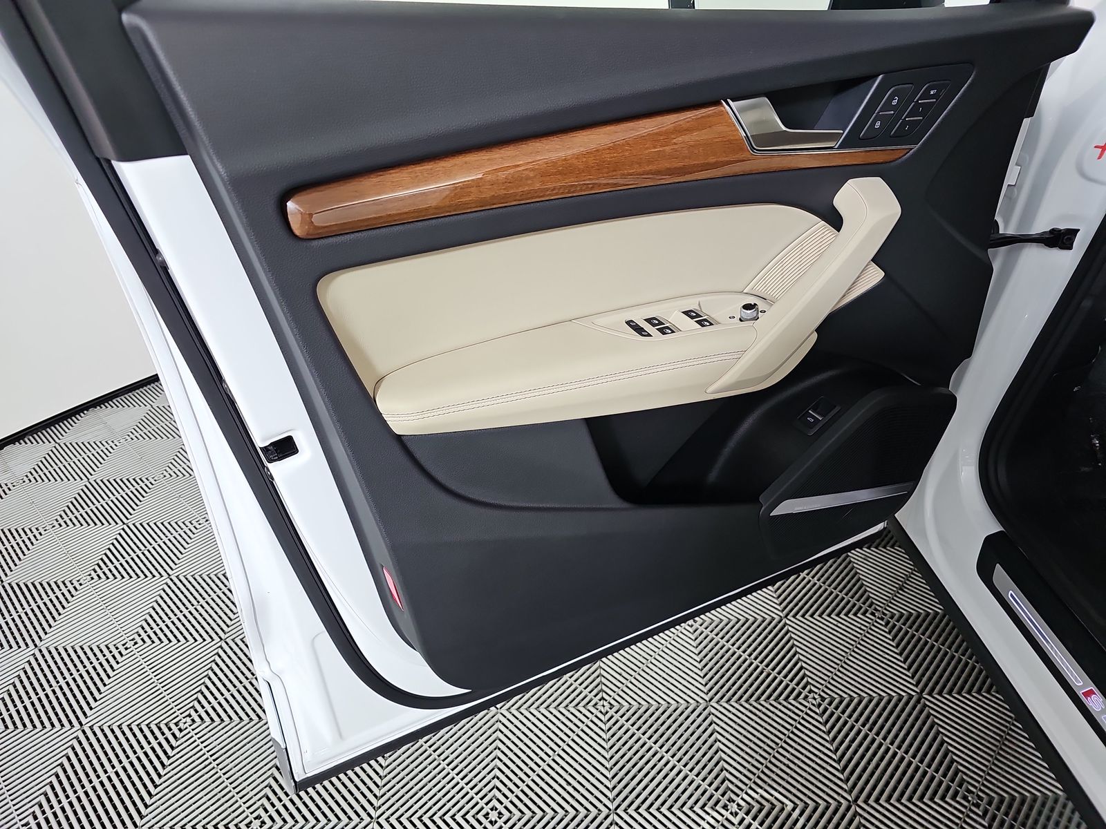 2022 Audi Q5 S line Prestige AWD