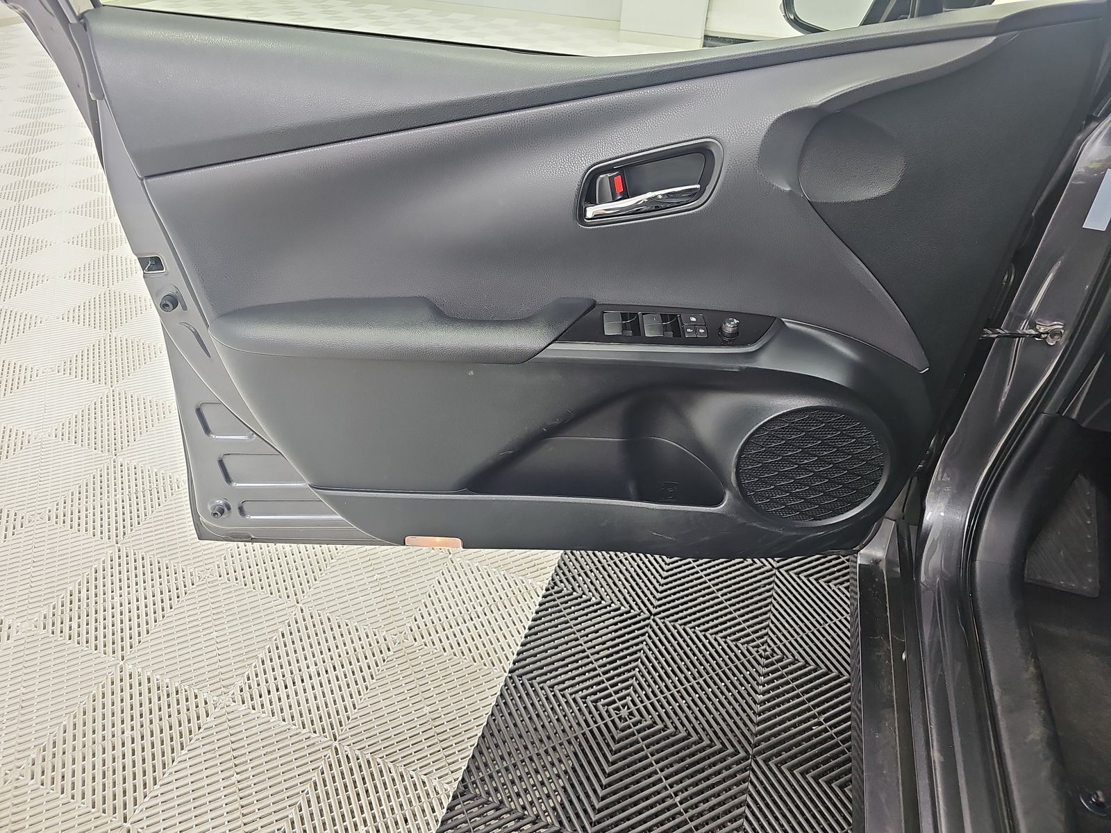 2021 Toyota Prius LE FWD