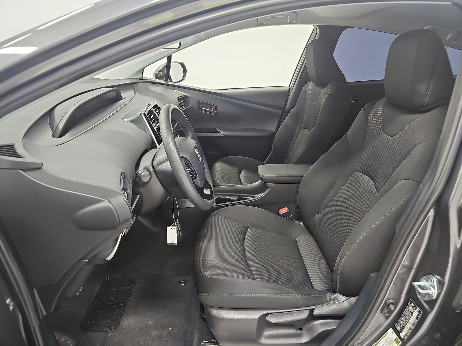2021 Toyota Prius LE FWD
