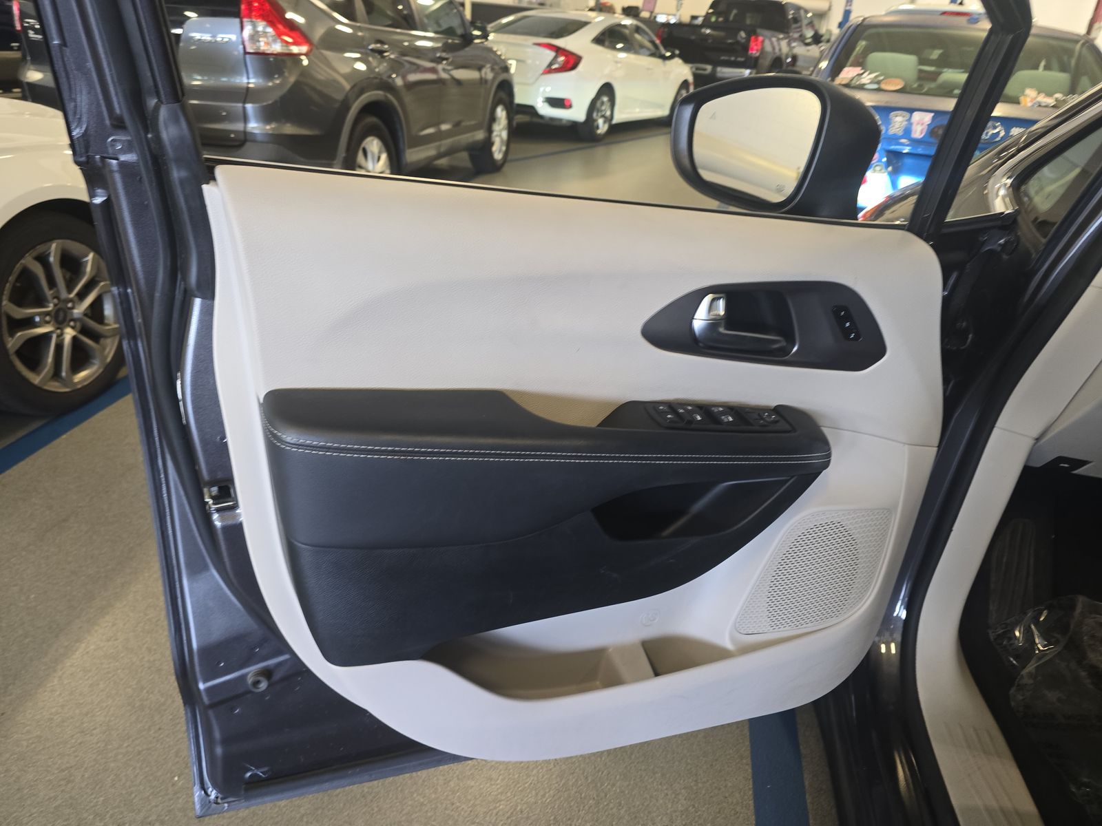 2023 Chrysler Pacifica Touring L FWD