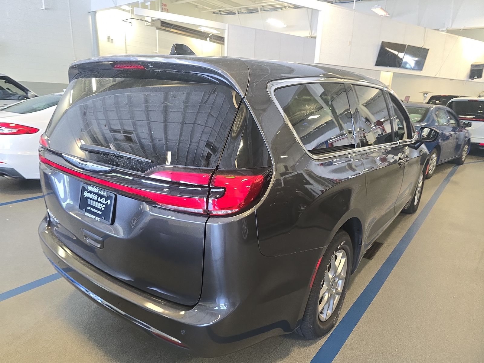 2023 Chrysler Pacifica Touring L FWD
