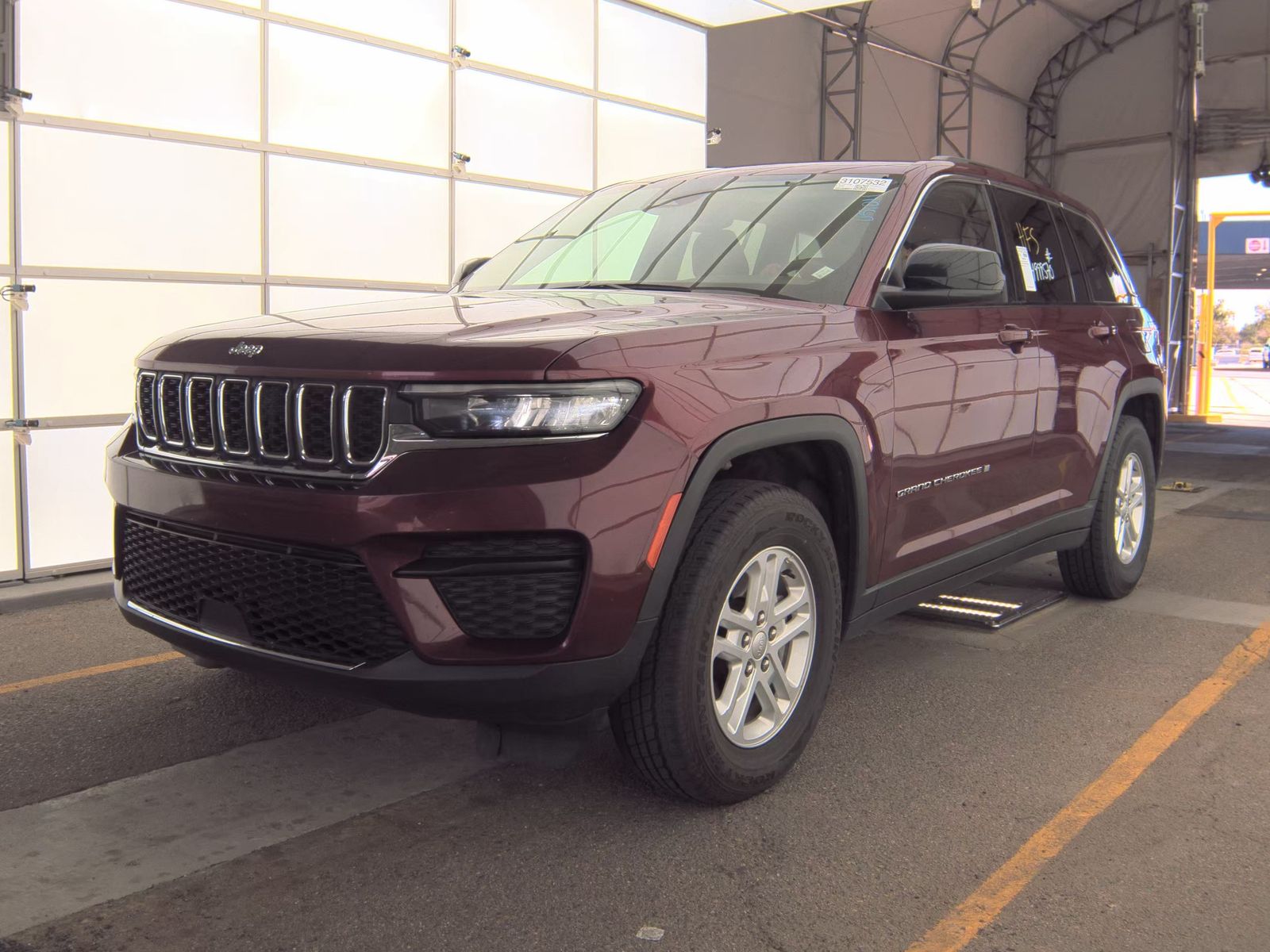 2023 Jeep Grand Cherokee Laredo AWD