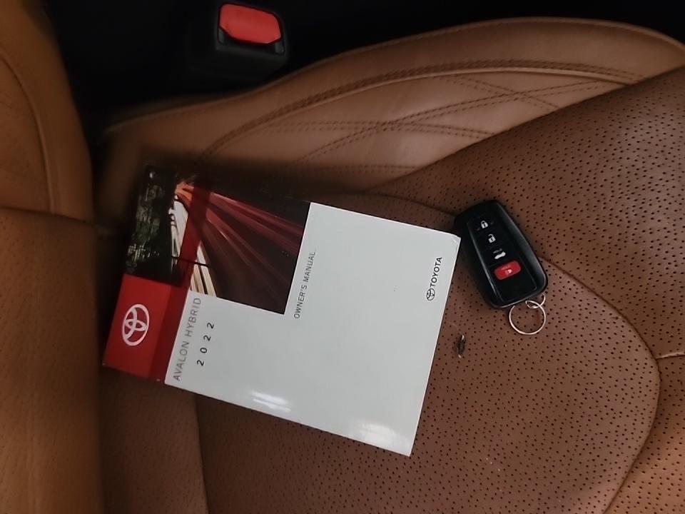 2022 Toyota Avalon Hybrid Limited FWD