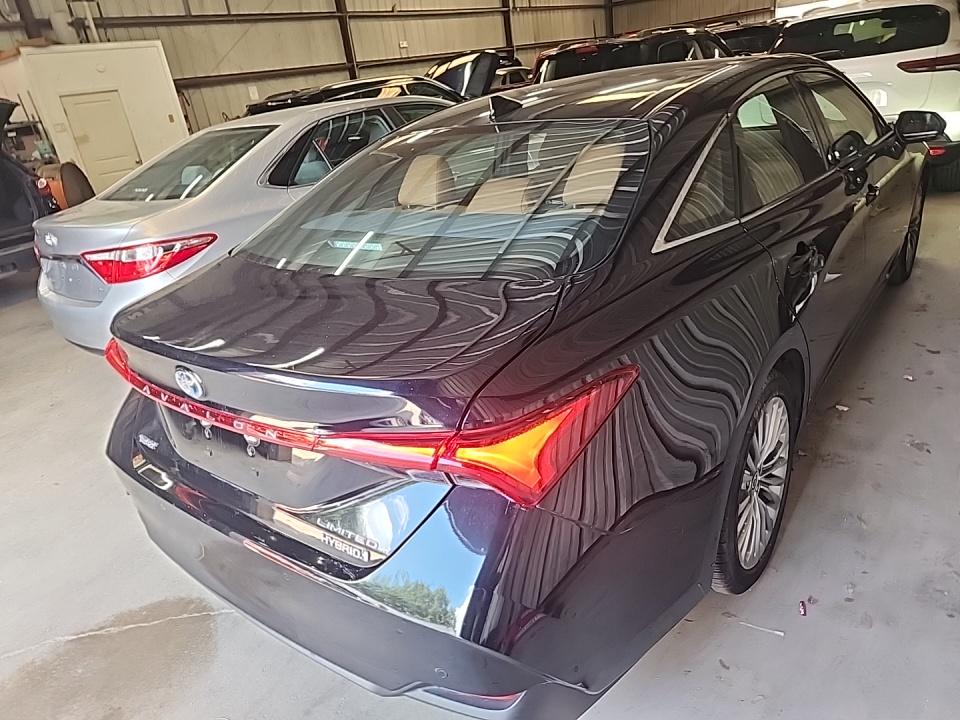 2022 Toyota Avalon Hybrid Limited FWD