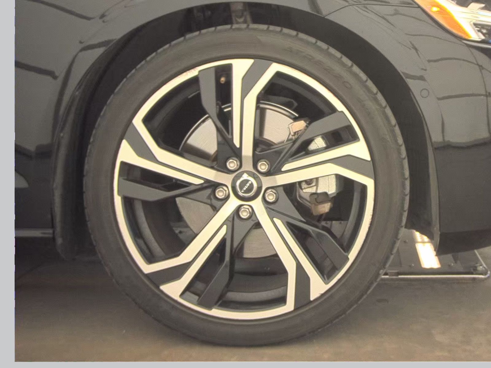 2024 Volvo S60 B5 Plus FWD