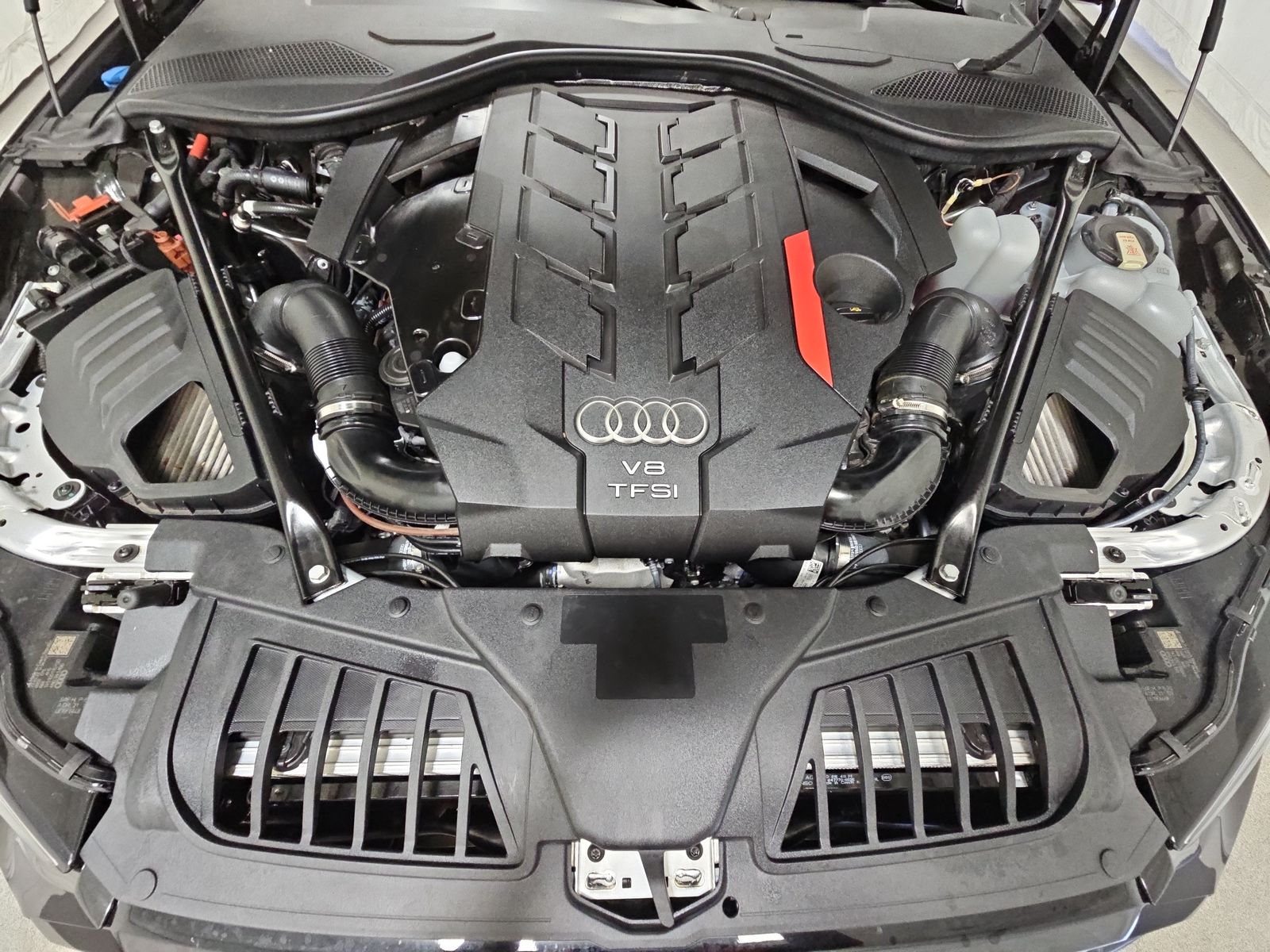 2022 Audi S8 Base AWD