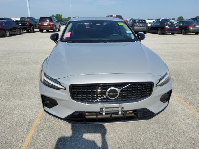 2025 Volvo S60 B5 Core FWD
