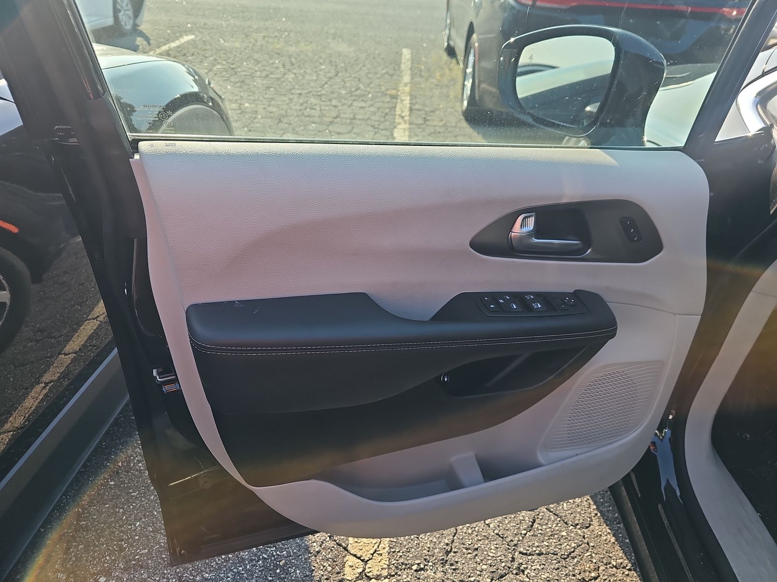 2024 Chrysler Pacifica Hybrid Select FWD