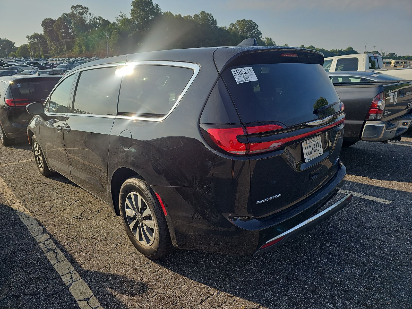 2024 Chrysler Pacifica Hybrid Select FWD