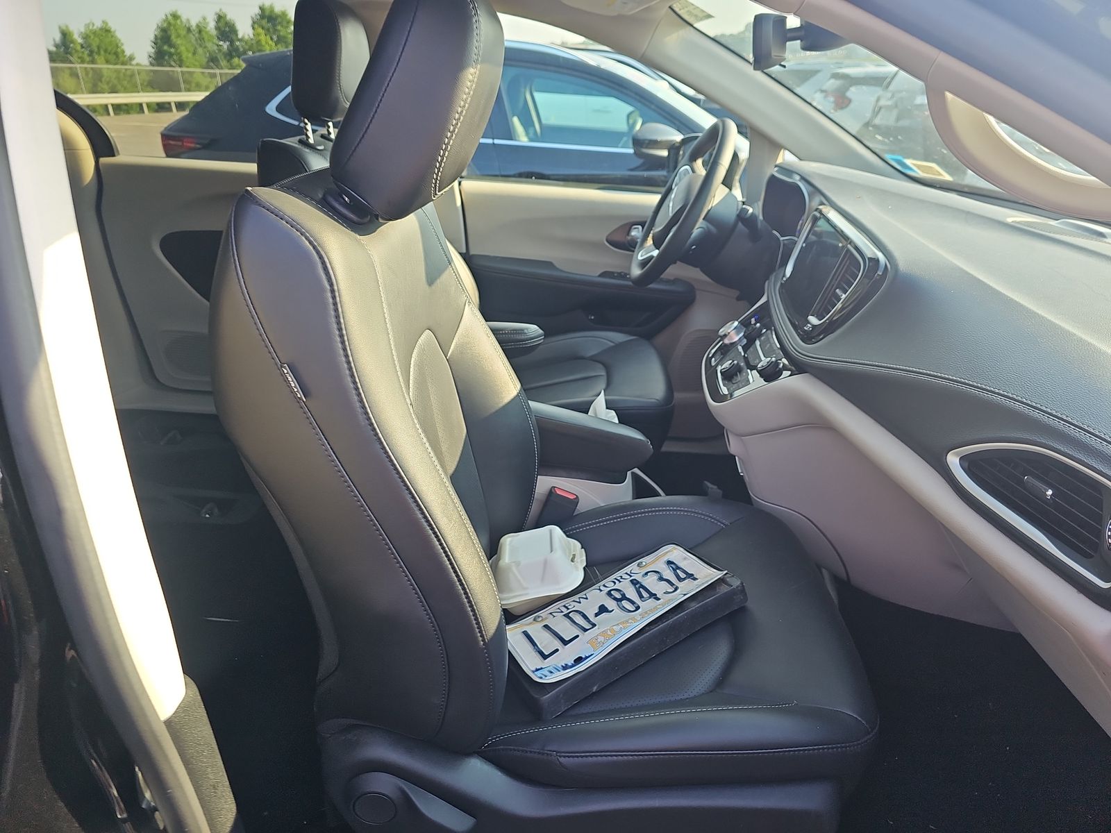 2024 Chrysler Pacifica Hybrid Select FWD