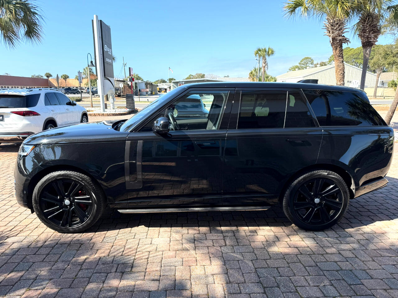 2023 Land Rover Range Rover SE AWD