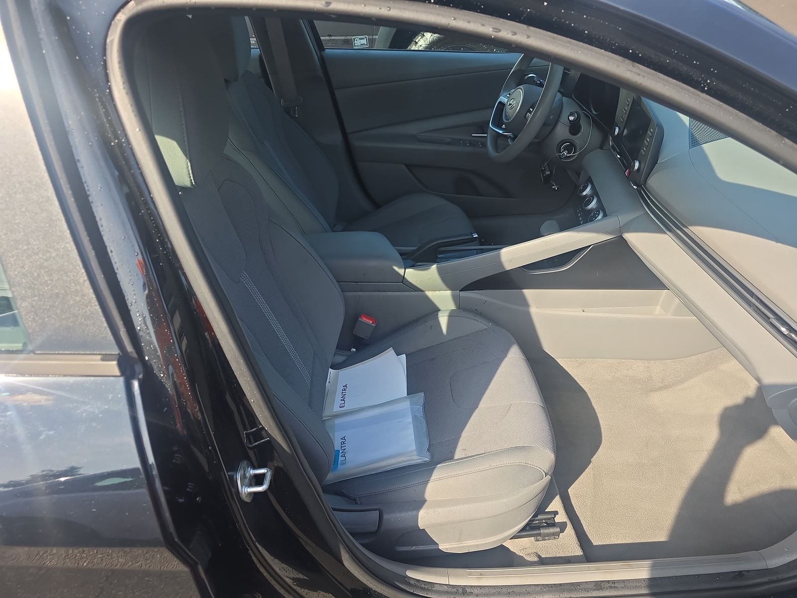 2022 Hyundai Elantra SE FWD