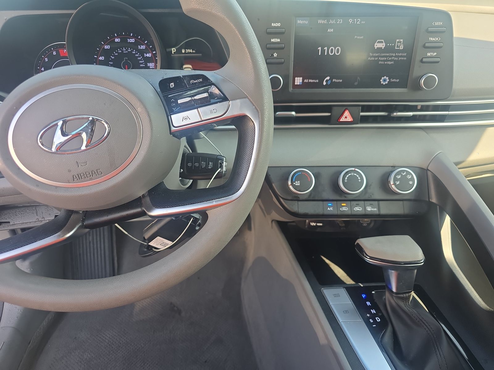 2022 Hyundai Elantra SE FWD