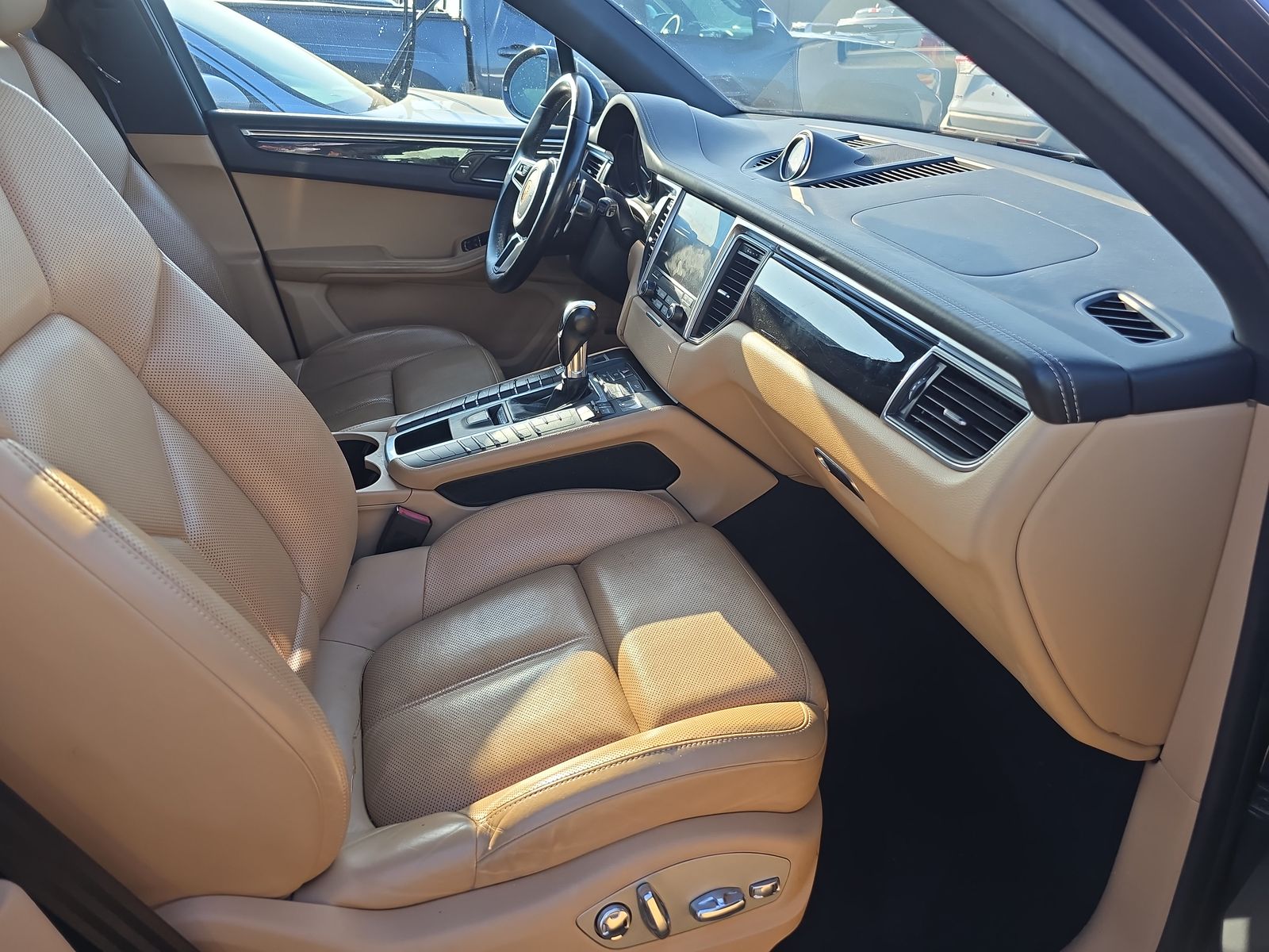 2018 Porsche Macan Base AWD