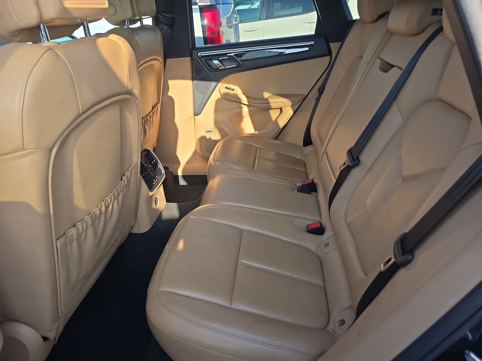 2018 Porsche Macan Base AWD
