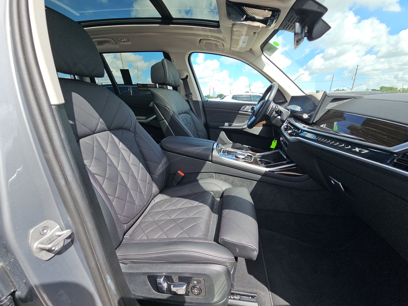 2025 BMW X7 xDrive40i AWD