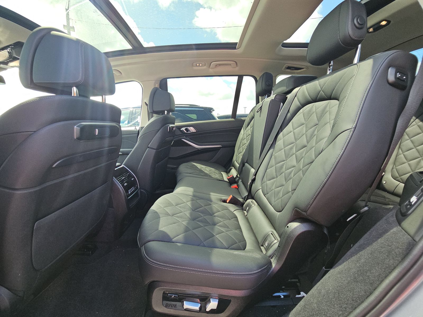 2025 BMW X7 xDrive40i AWD