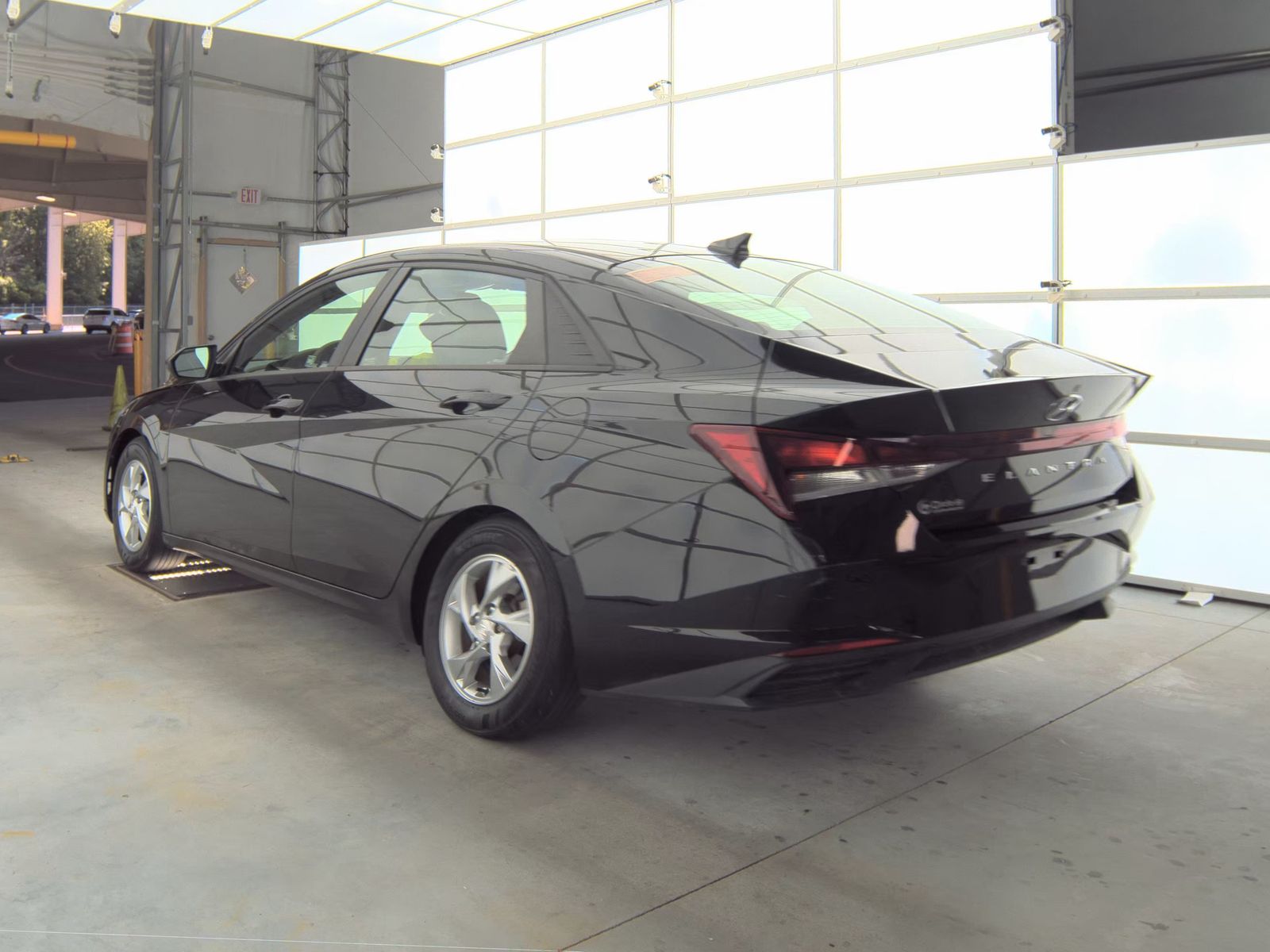 2022 Hyundai Elantra SE FWD