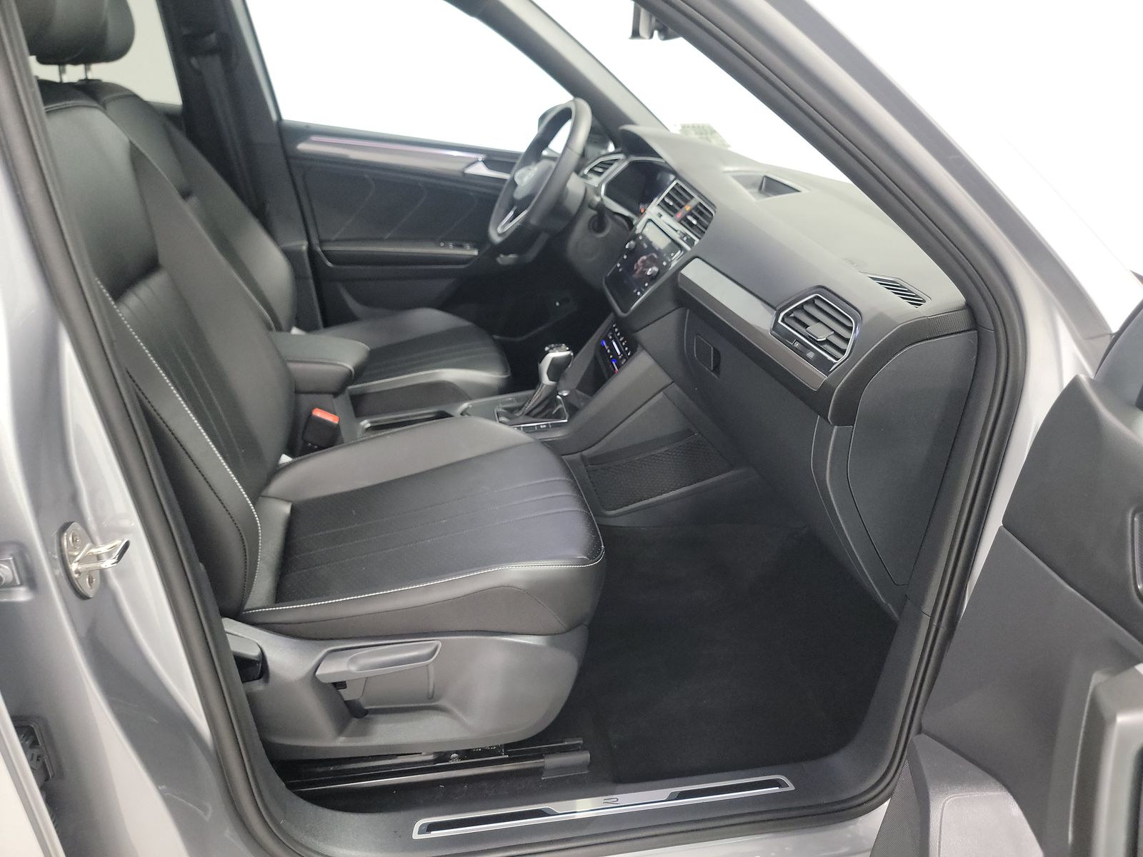 2024 Volkswagen Tiguan 2.0T SE R-Line Black FWD