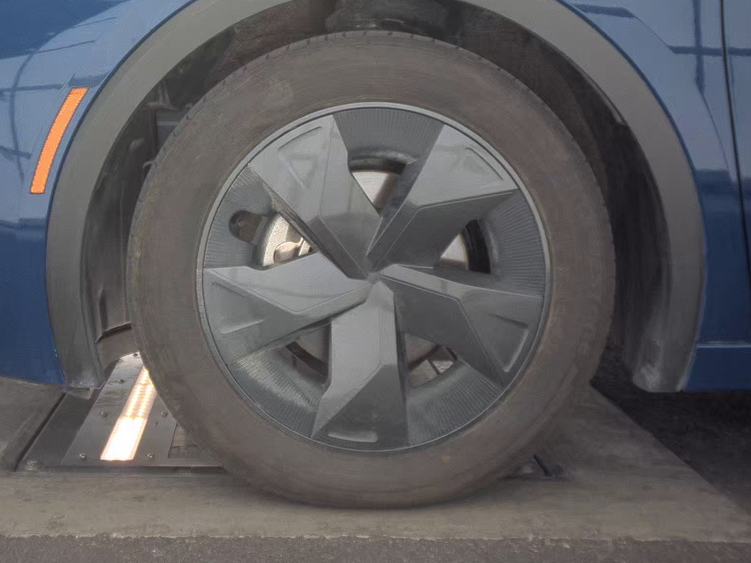 2025 Toyota Prius LE FWD