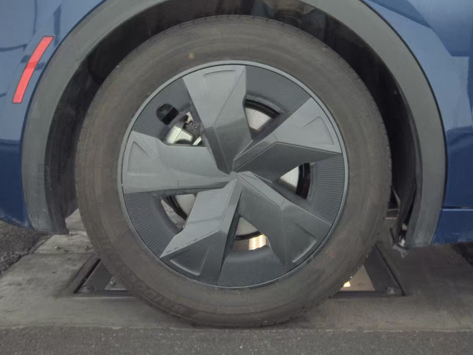 2025 Toyota Prius LE FWD