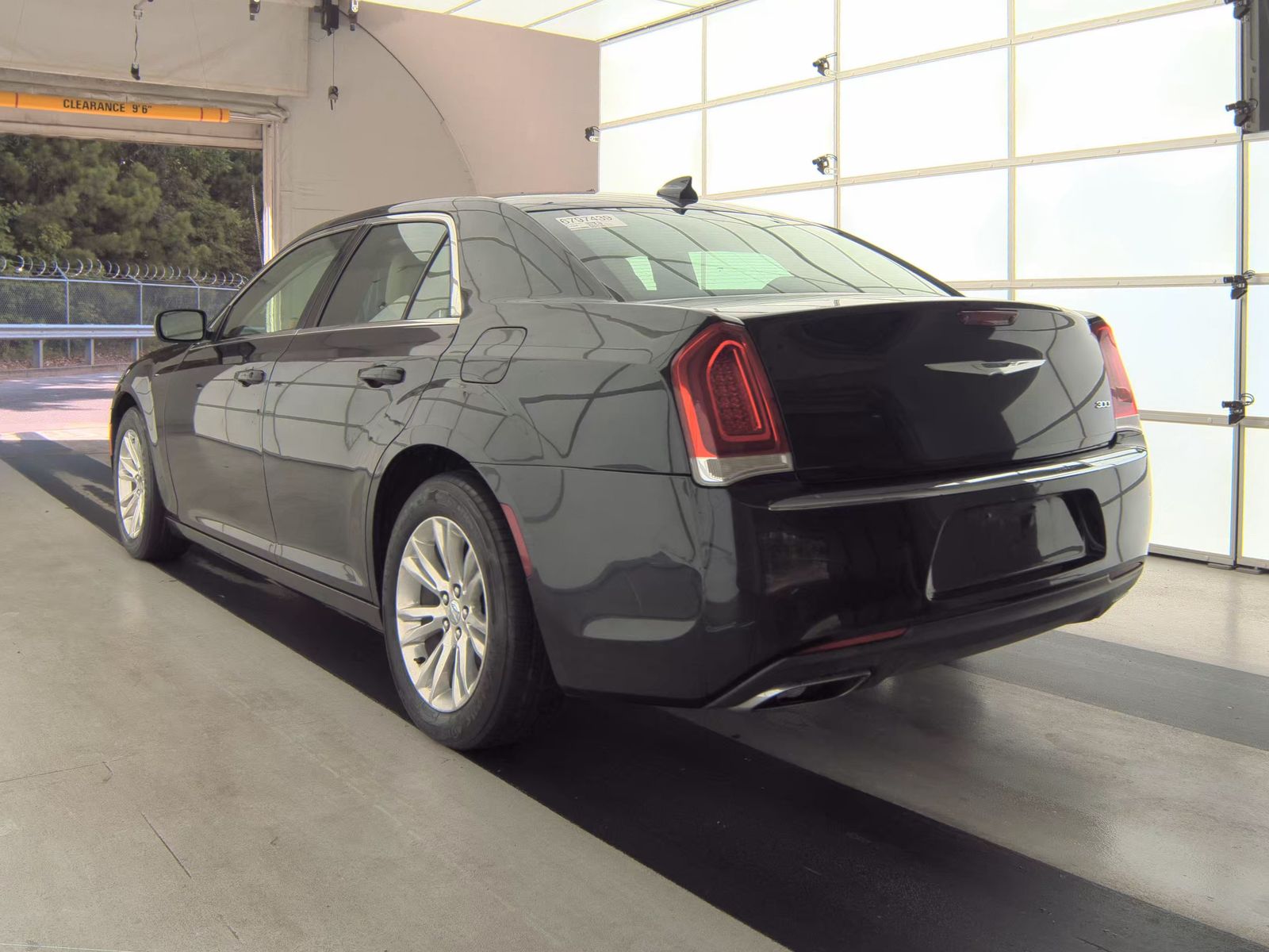 2017 Chrysler 300 Limited RWD