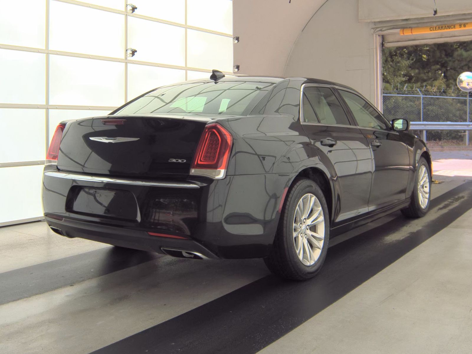 2017 Chrysler 300 Limited RWD