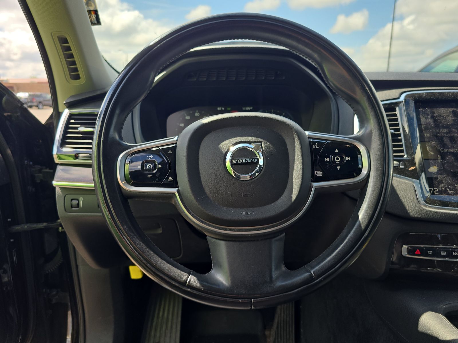 2017 Volvo XC90 T6 Momentum AWD