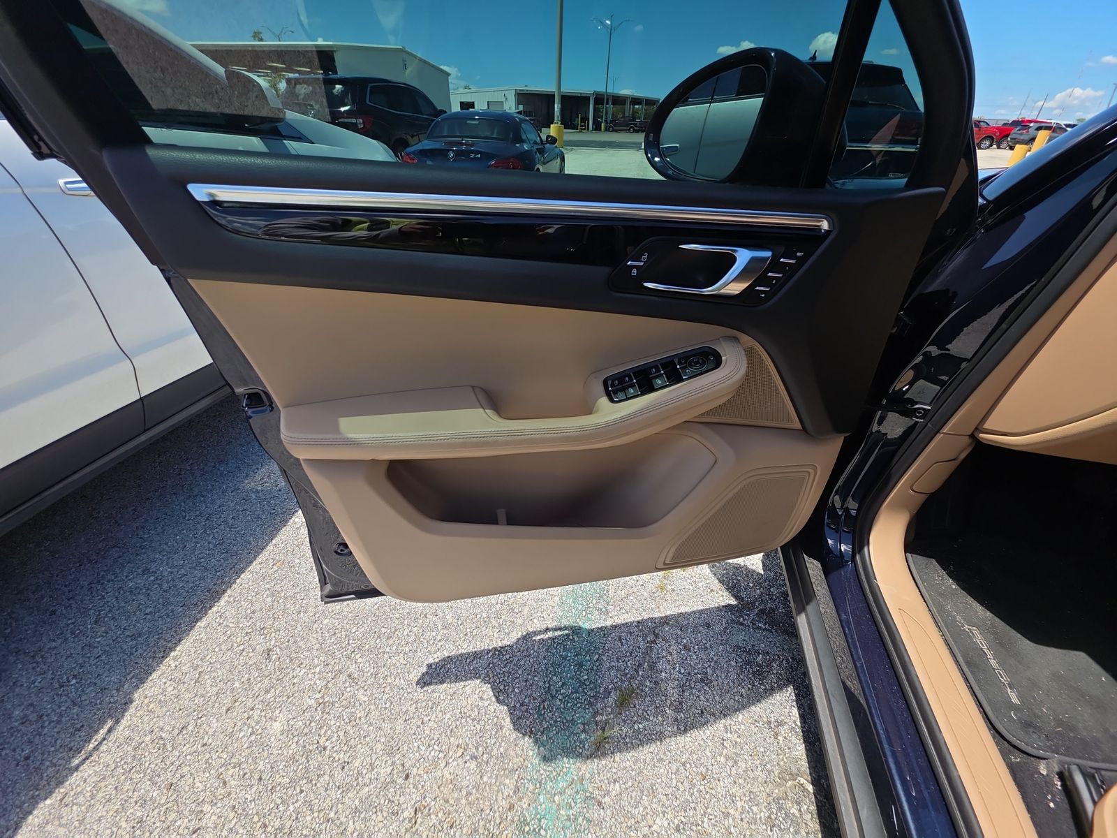 2023 Porsche Macan Base AWD