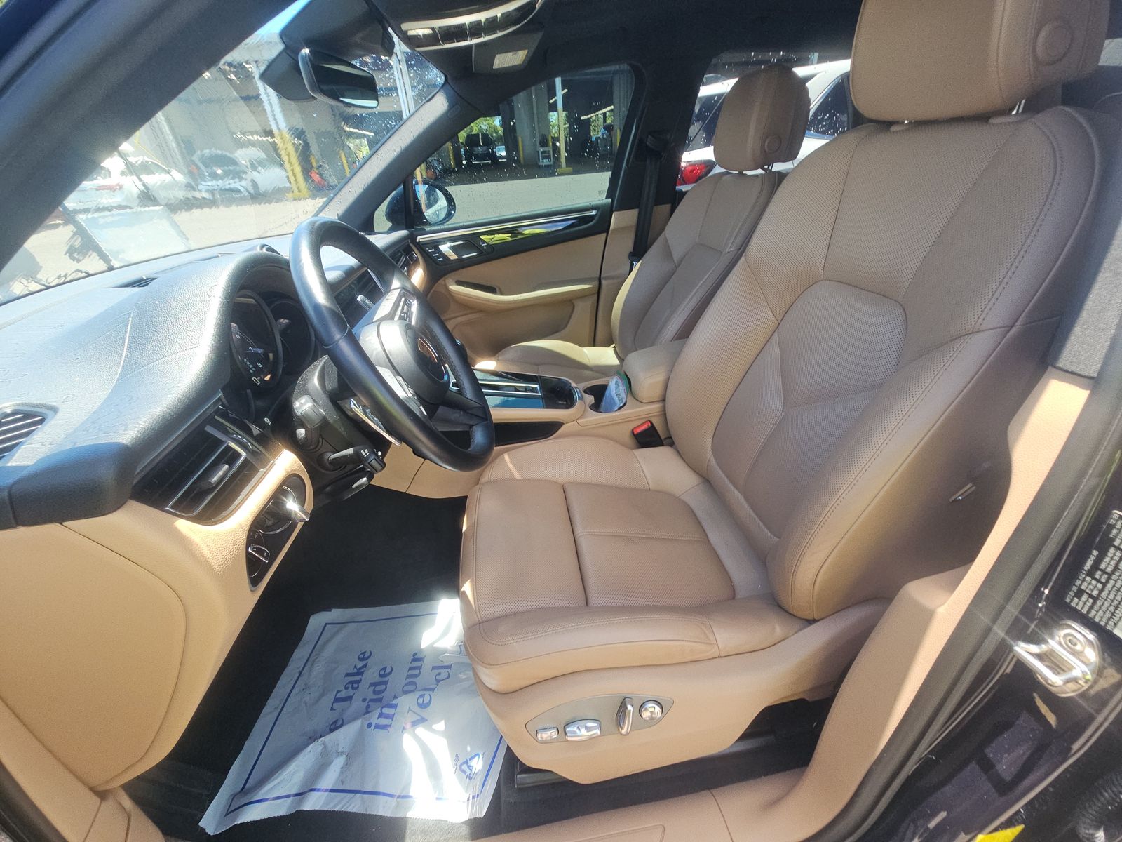2023 Porsche Macan Base AWD
