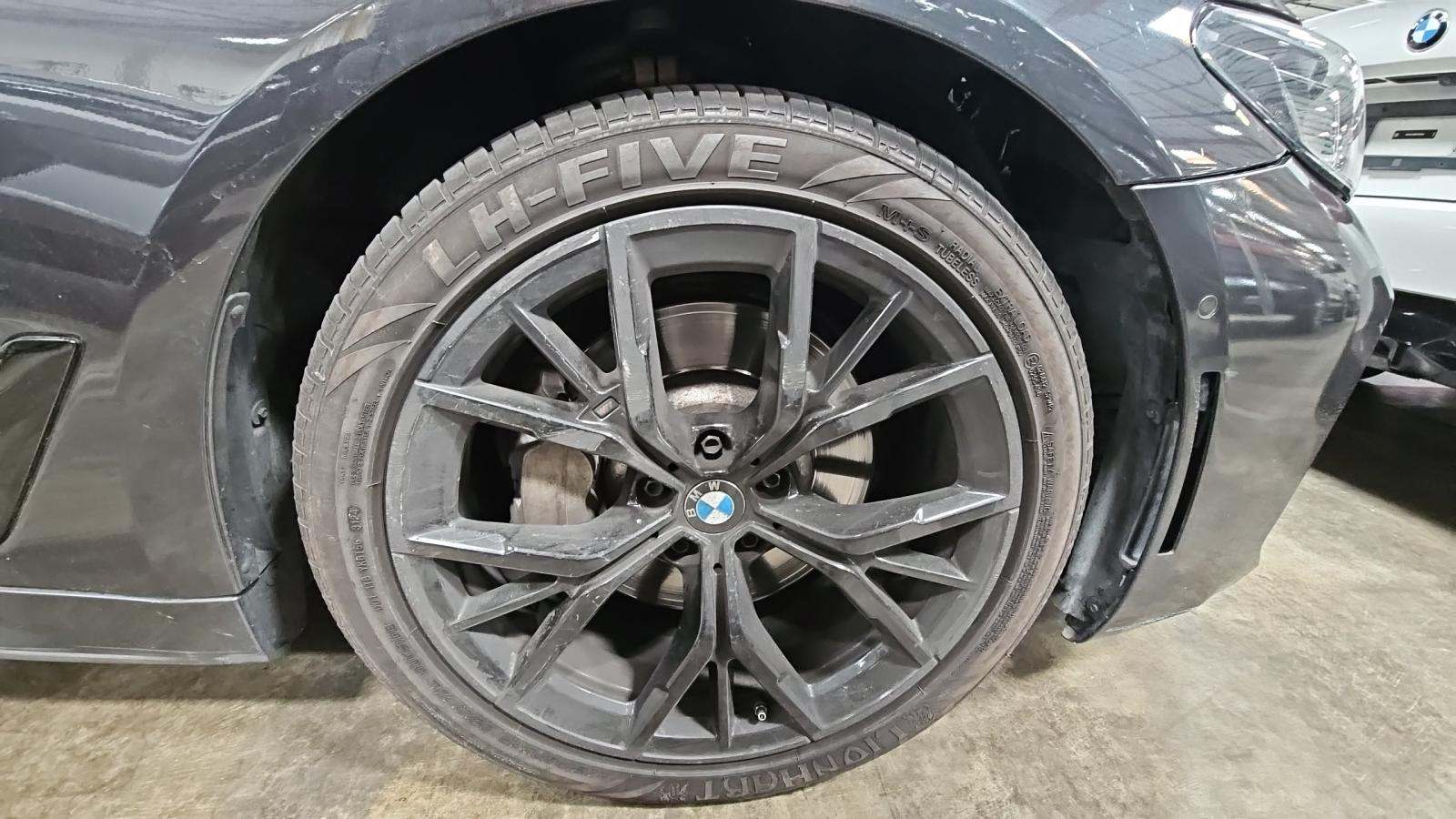 2022 BMW 5 Series 530i RWD