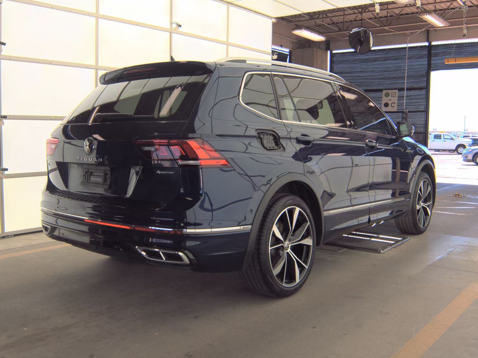 2024 Volkswagen Tiguan 2.0T SEL R-Line AWD