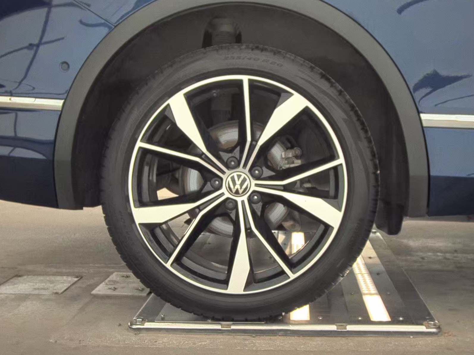 2024 Volkswagen Tiguan 2.0T SEL R-Line AWD