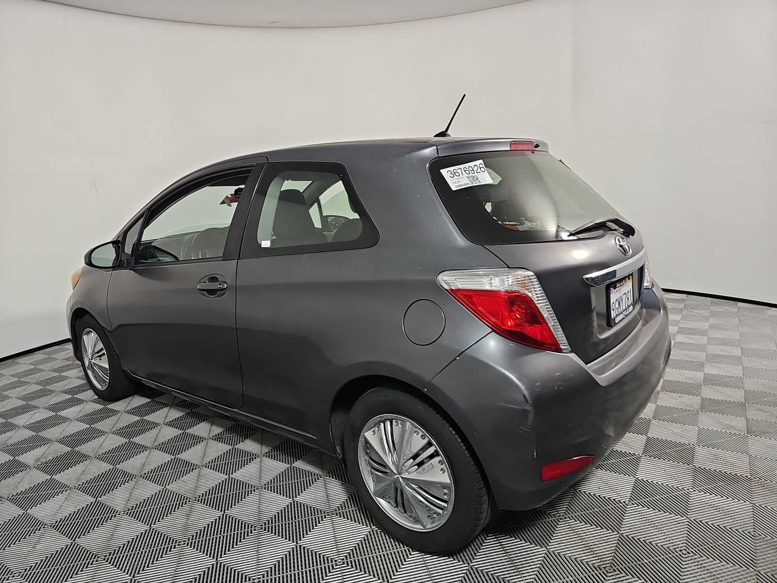 2012 Toyota Yaris LE FWD