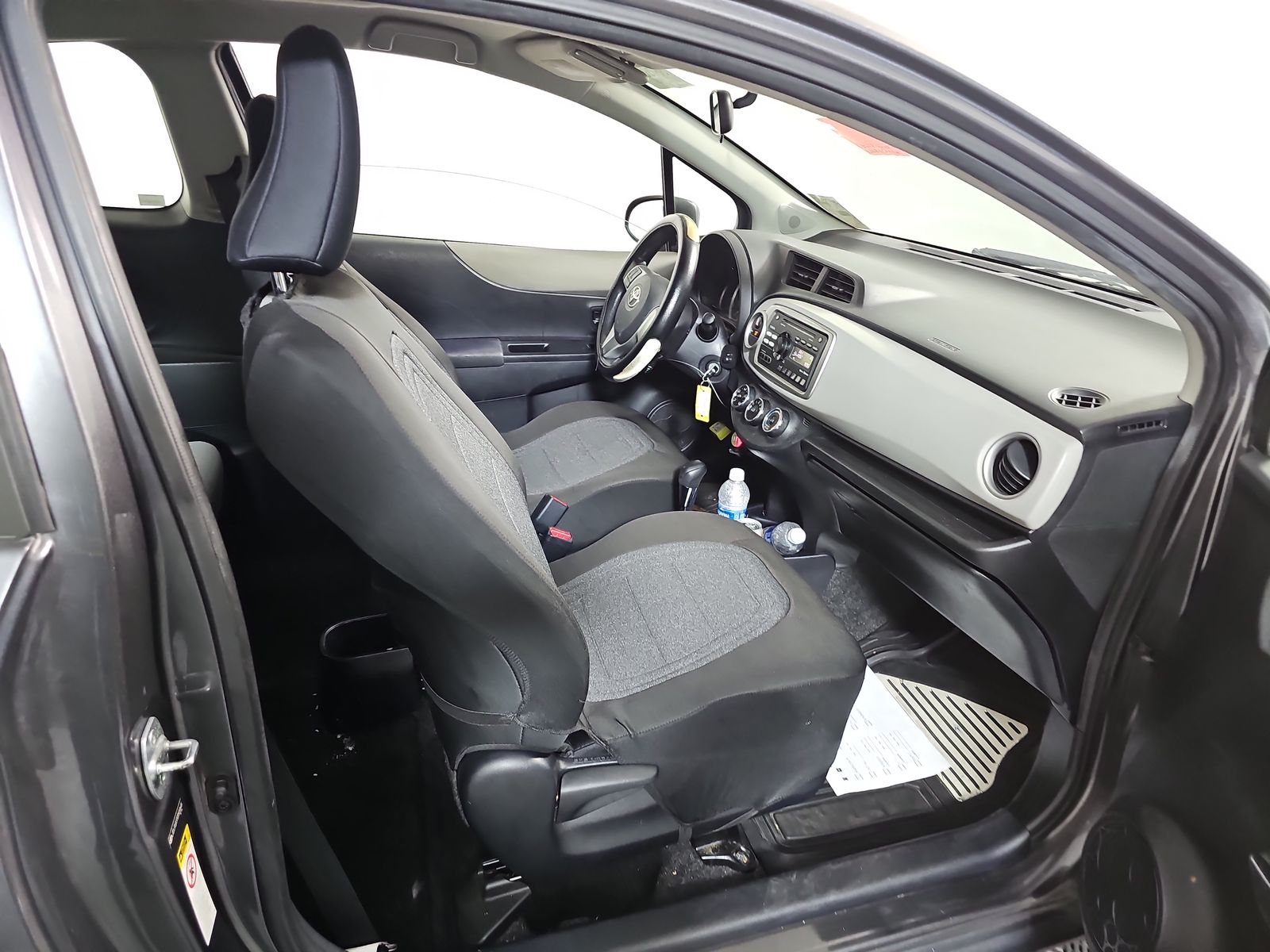 2012 Toyota Yaris LE FWD