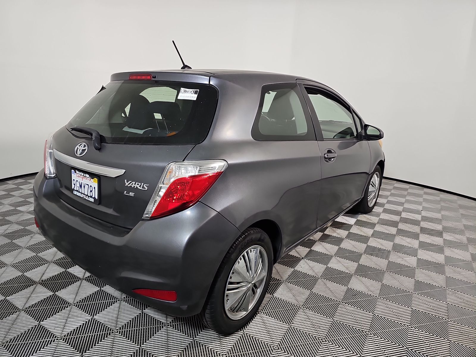 2012 Toyota Yaris LE FWD
