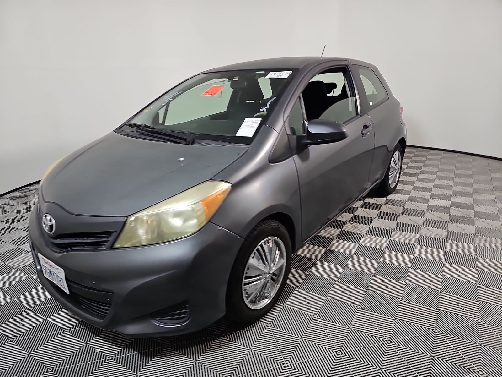 2012 Toyota Yaris LE FWD