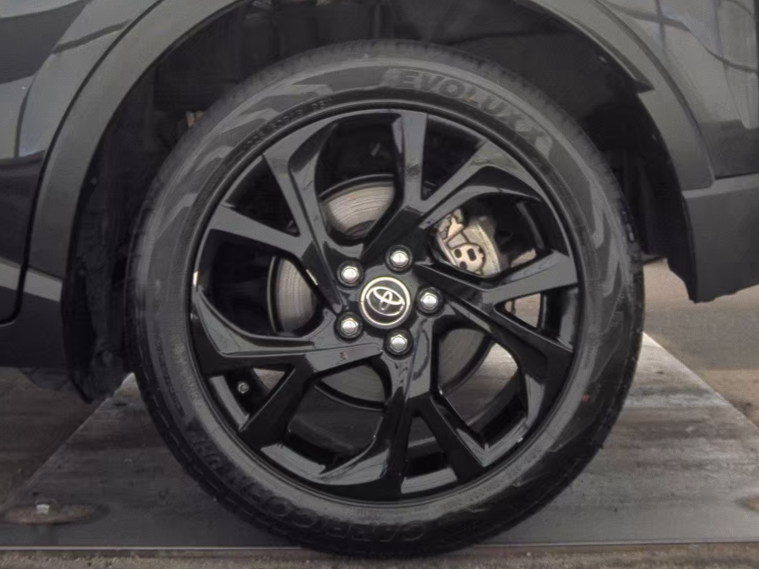 2019 Toyota C-HR XLE FWD