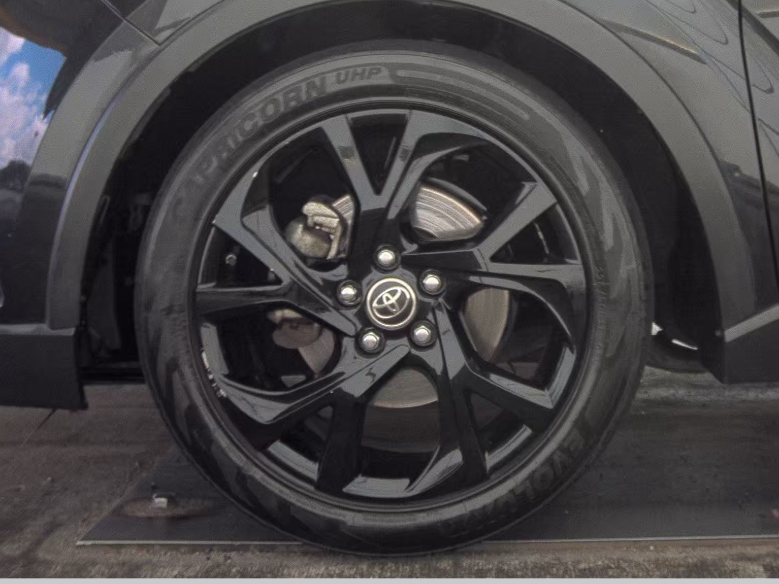 2019 Toyota C-HR XLE FWD