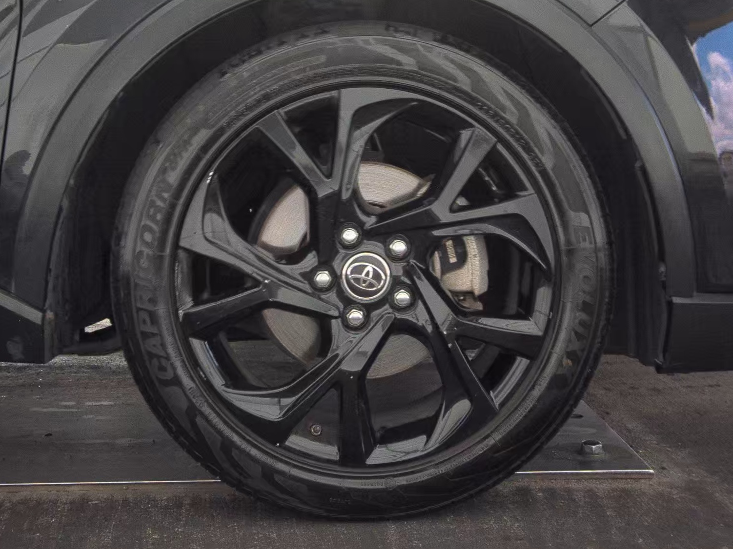 2019 Toyota C-HR XLE FWD