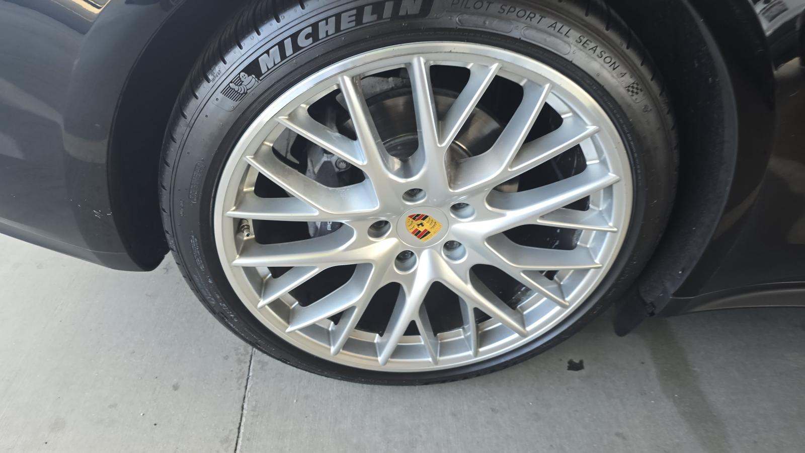 2018 Porsche Panamera Base RWD