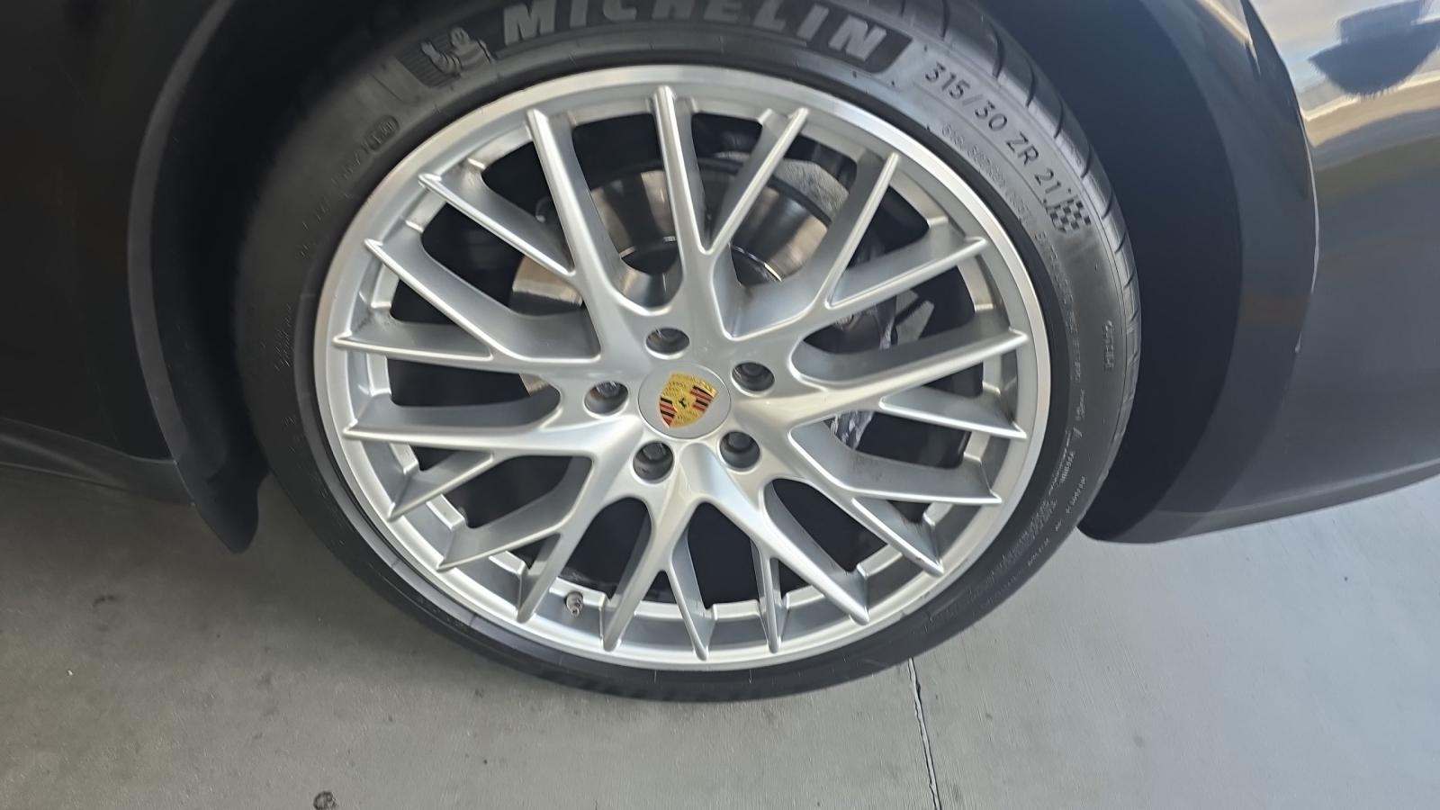 2018 Porsche Panamera Base RWD