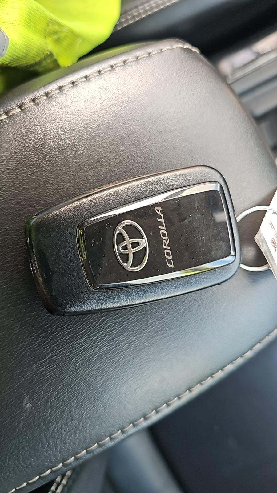 2021 Toyota Corolla XLE FWD