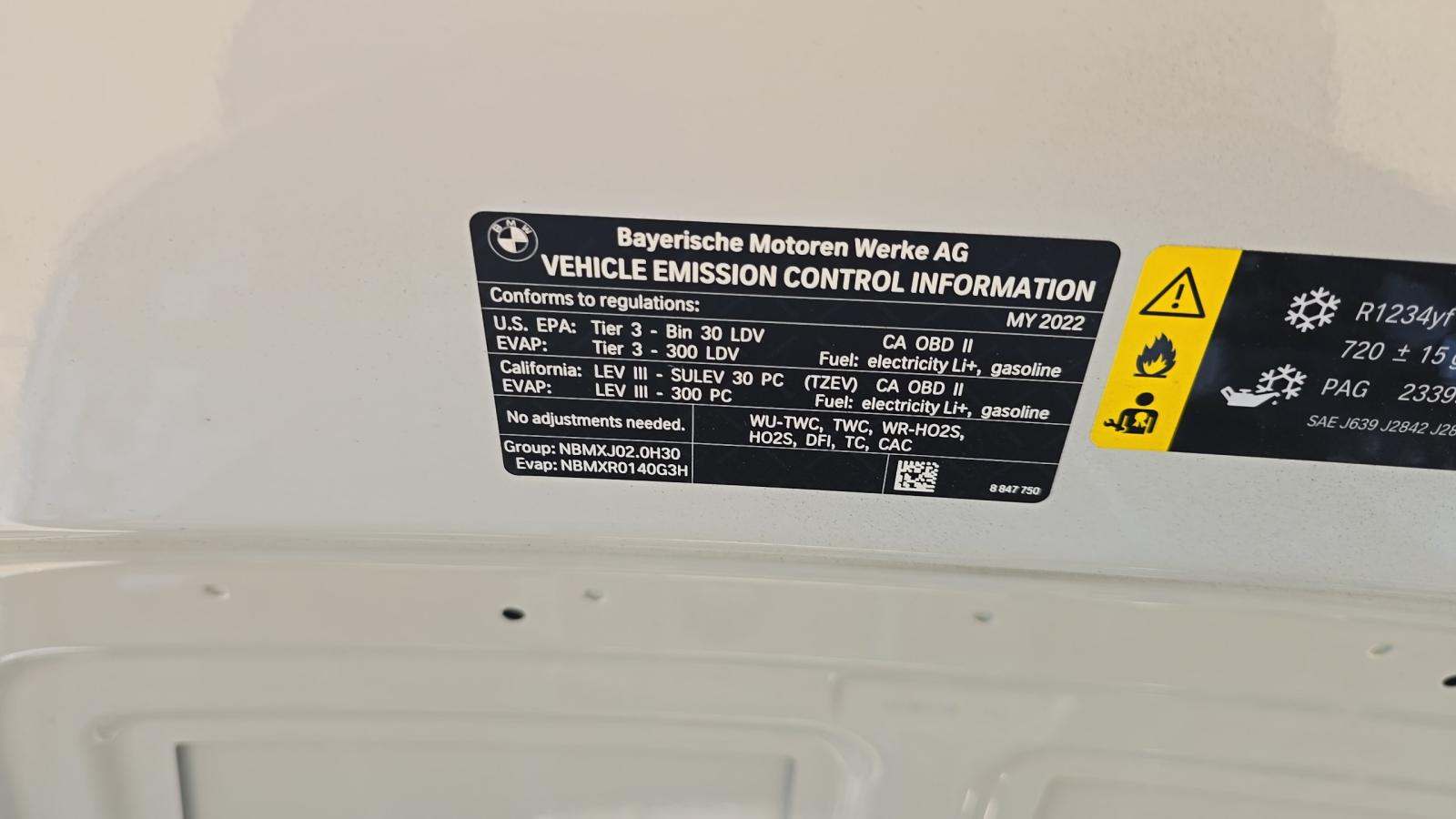 2022 BMW 3 Series 330e RWD