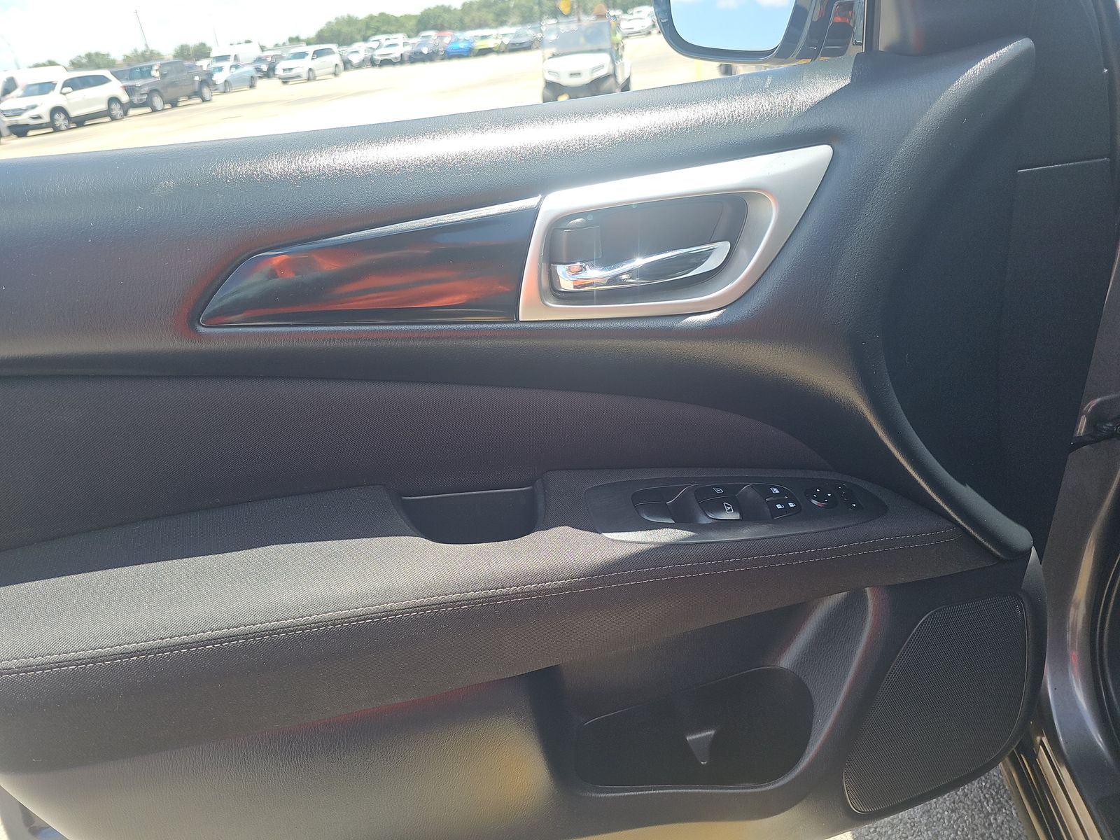 2017 Nissan Pathfinder SV FWD