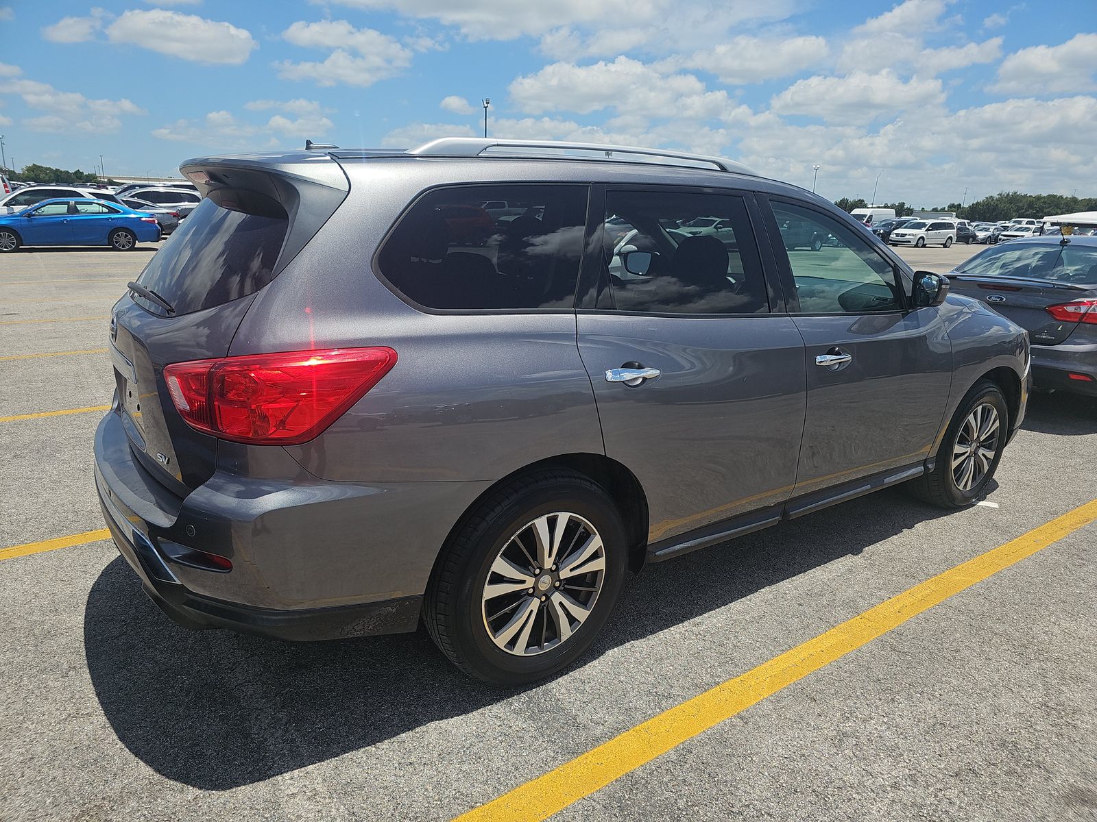 2017 Nissan Pathfinder SV FWD