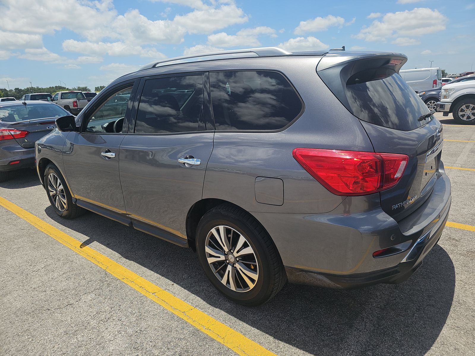 2017 Nissan Pathfinder SV FWD