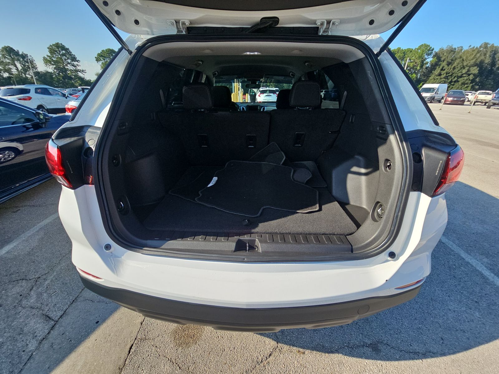 2022 Chevrolet Equinox LS FWD