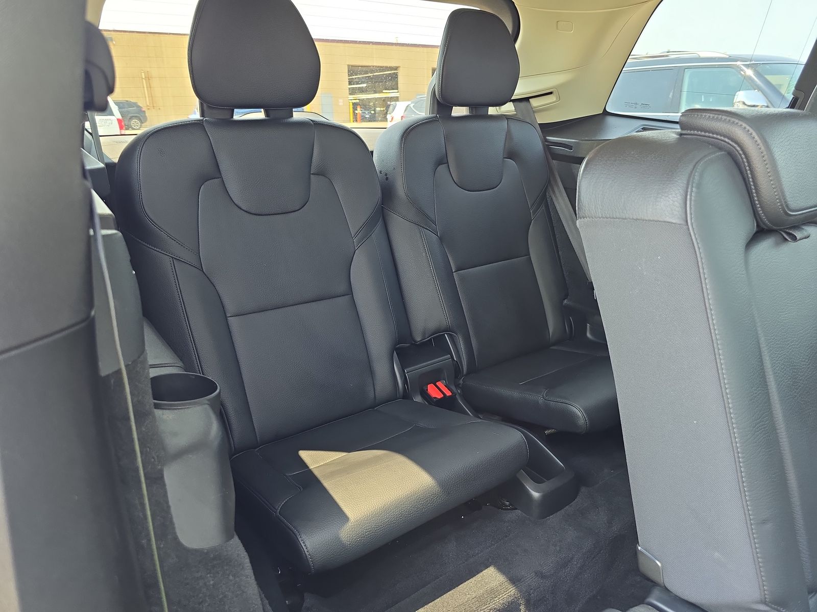 2017 Volvo XC90 T6 Momentum AWD